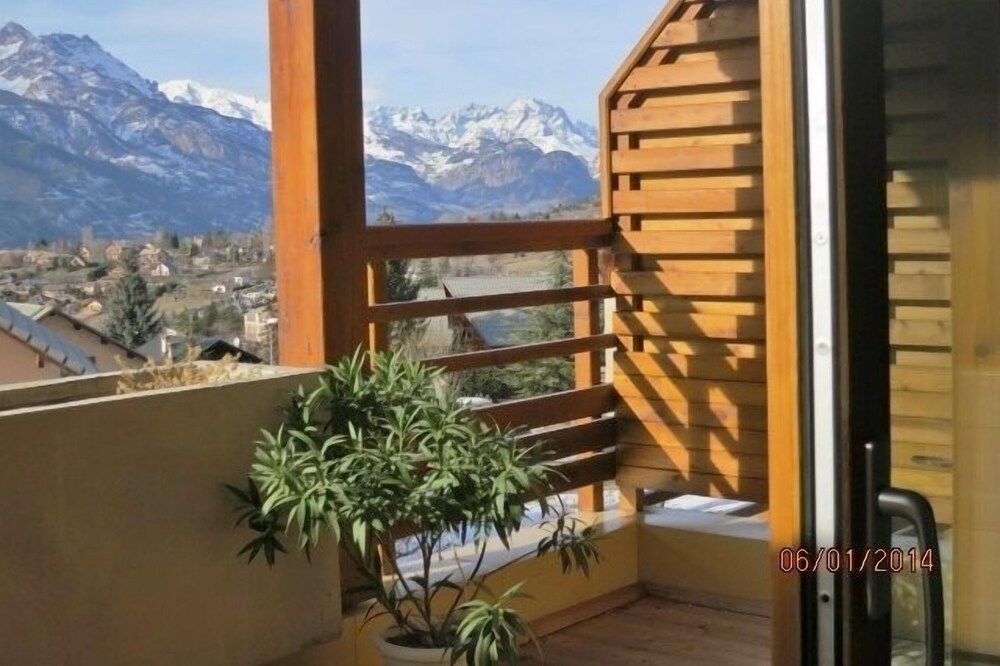 Appart facing the Ecrins massif