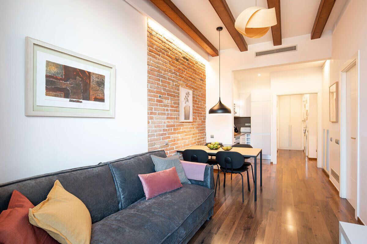 With private terrace, walking distance to the highlights!