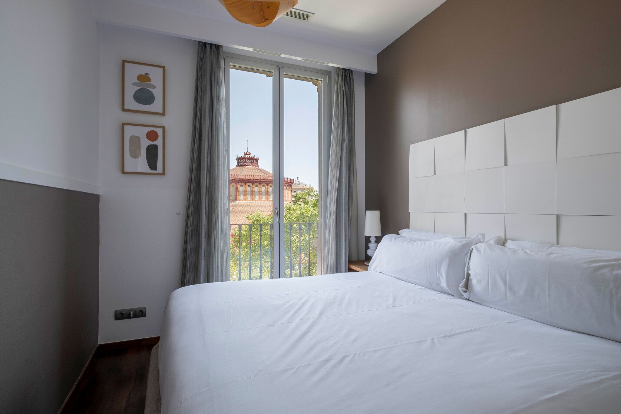 With private terrace, walking distance to the highlights!