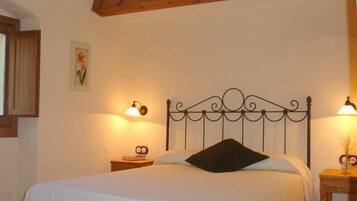 6 makuuhuonetta, silitysrauta/-lauta, ilmainen Wi-Fi, vuodevaatteet