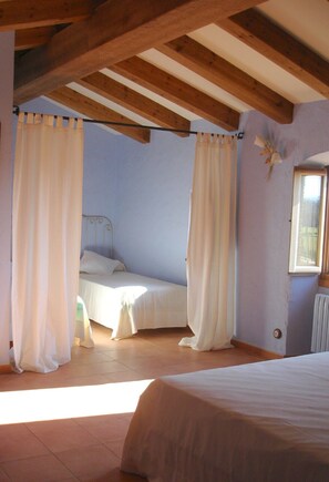 6 bedrooms, iron/ironing board, travel cot, free WiFi