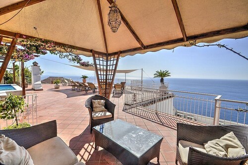 Villa Volare: A splendid villa with the fascination of the typical and ancient mediterranean houses, with Free WI-FI.