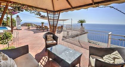 Villa Volare: A splendid villa with the fascination of the typical and ancient mediterranean houses, with Free WI-FI.