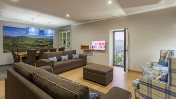 Villa, 5 Bedrooms, Private Pool | Ruang tamu | TV skrin rata