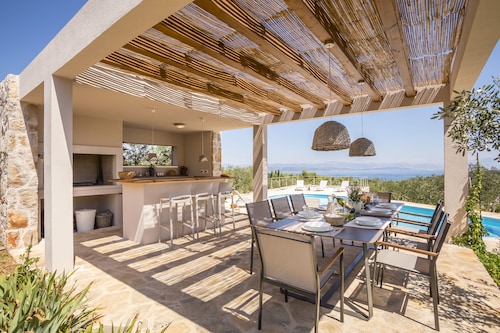 Hacienda NOA/secluded estate/practice golf/enjoy the view and great pool