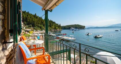 Olgas Cottage - on Agni Beach, offering stunning views and tranquility