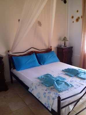 8 bedrooms, iron/ironing board, free WiFi, bed sheets - Villa"Iliothea" Private stay,Milatos Crete,large pool,Sea view up to 15 people (Milatos)