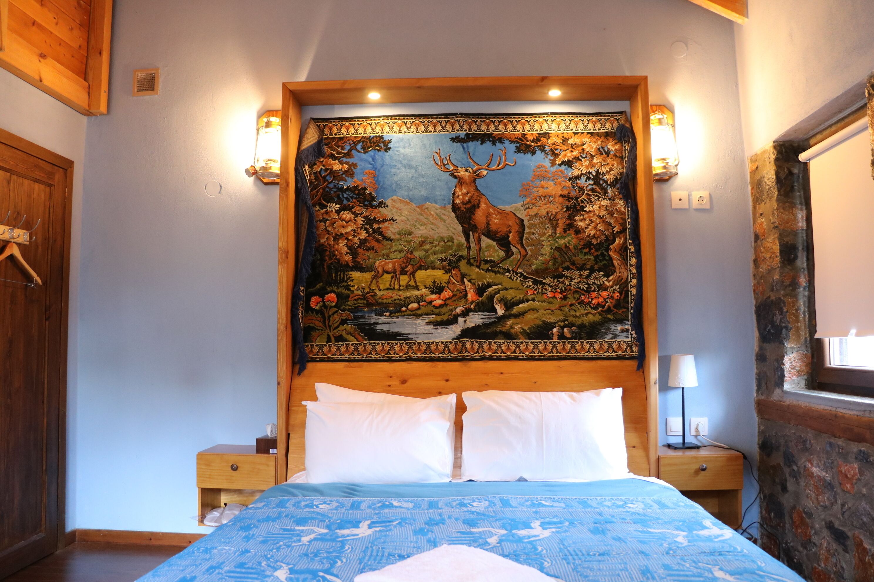 4 bedrooms, desk, soundproofing, iron/ironing board