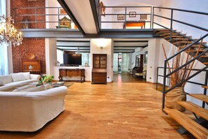 Smart TV, fireplace, offices, printers - Loft by KlabHouse w/3BDRM+3BTH+Jacuzzi and Parking near Fond. Prada  (Milano)