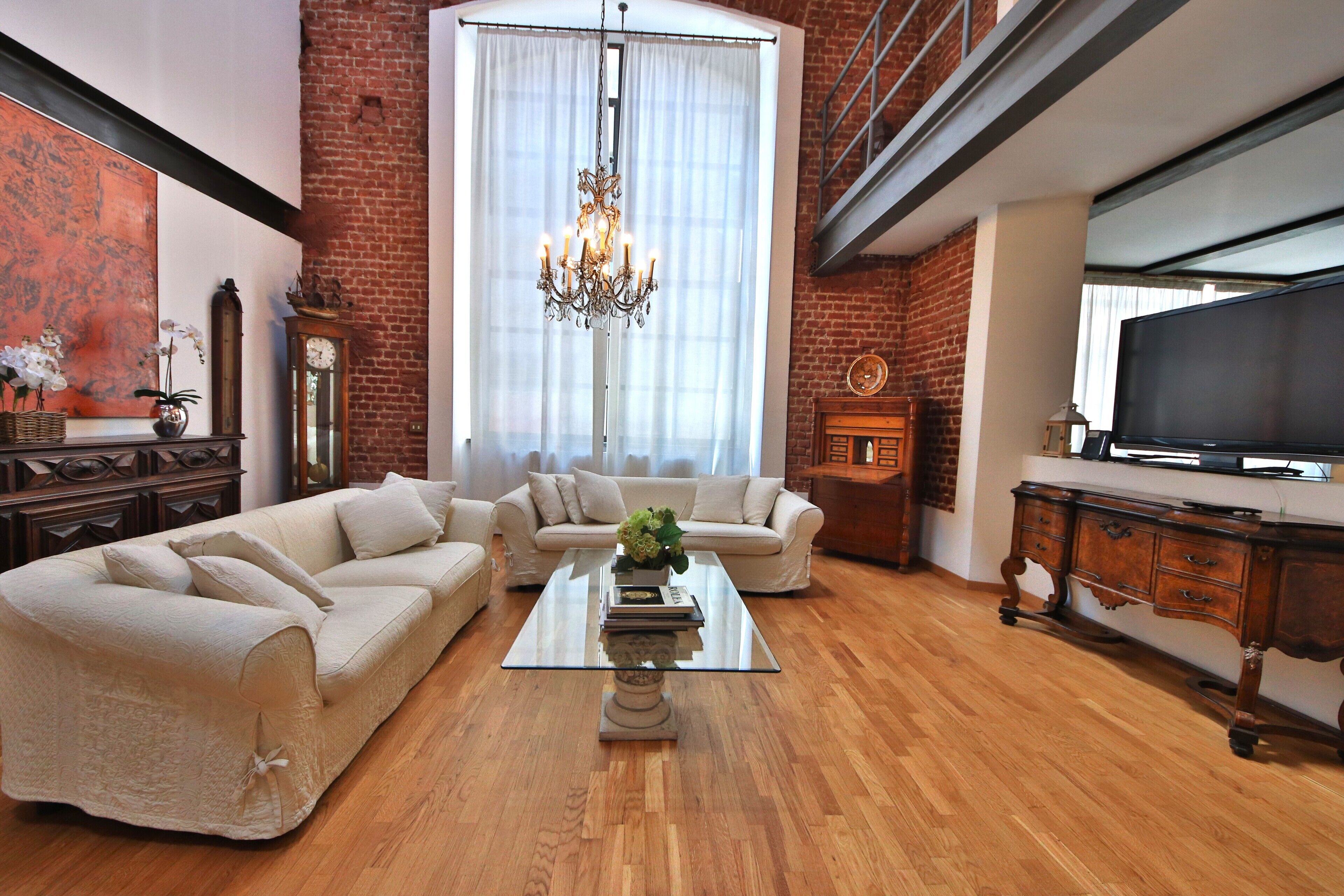 Smart TV, caminetto, studio, stampante