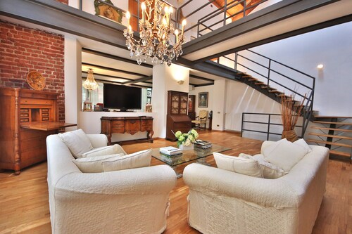 Loft by KlabHouse w/3BDRM+3BTH+Jacuzzi and Parking near Fond. Prada 