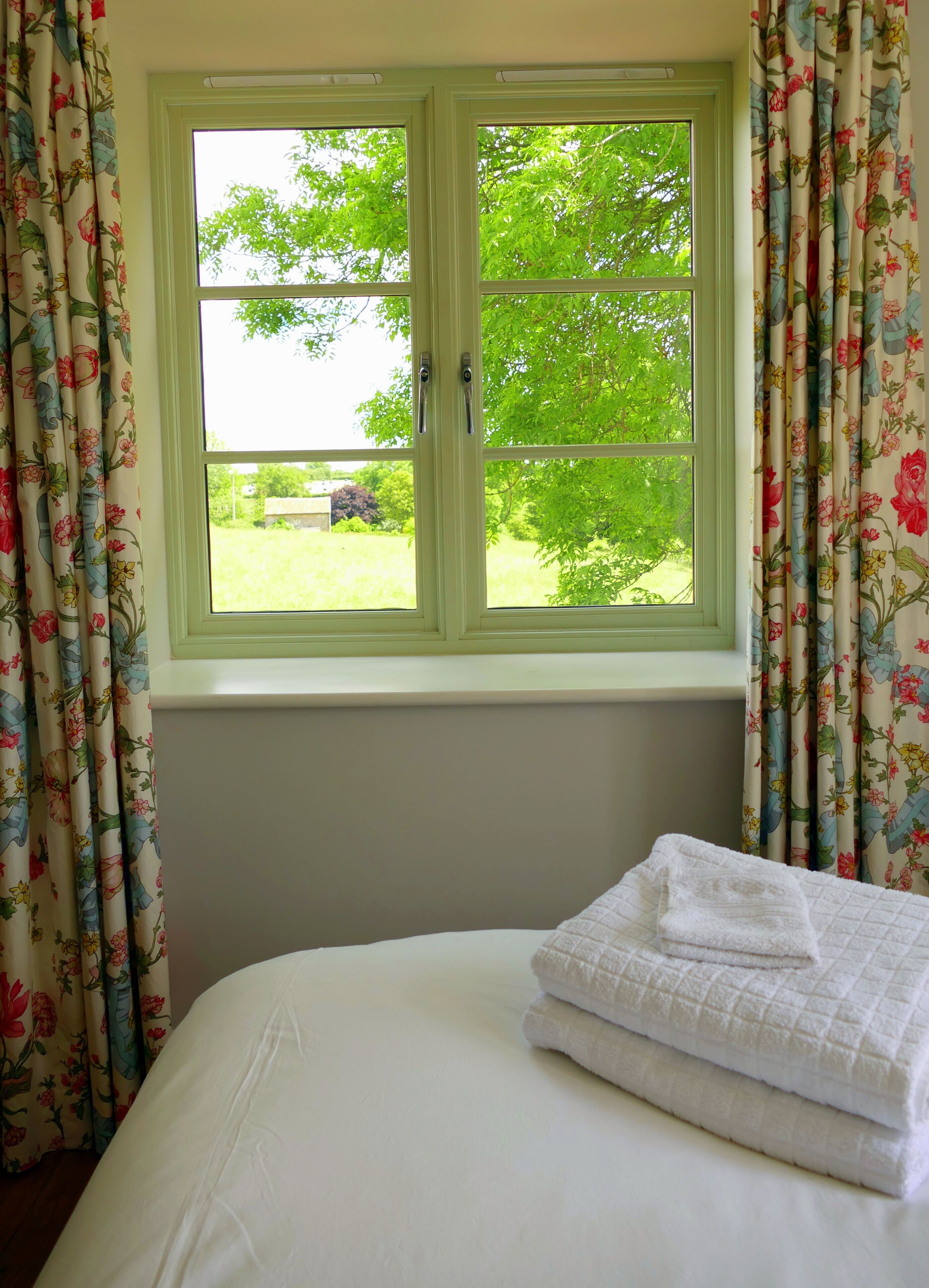 2 bedrooms, iron/ironing board, travel cot, free WiFi