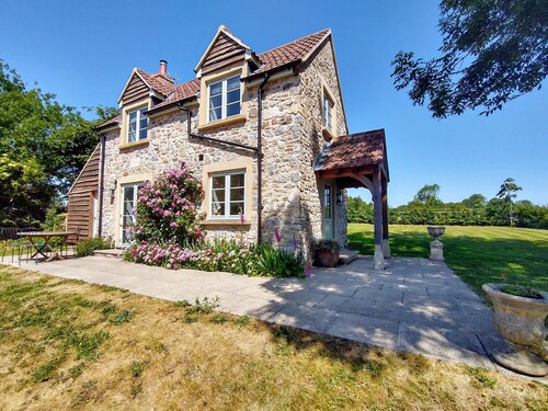 Peaceful, scenic,cosy cottage near Wells and Frome