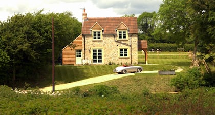 Peaceful, scenic,cosy cottage near Wells and Frome