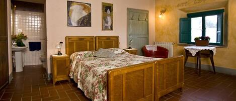 1 غرفة نوم ومكواة/لوح كي وسرير سفر وواي فاي مجانًا