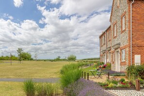 Property grounds - Lavandula (4), Burnham Market, Norfolk (Burnham Market)