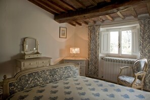 5 bedrooms, iron/ironing board, free WiFi, bed sheets - Charming Farmhouse with Pool, Stunning Views & 10 Minute Walk to Village Centre (Radicondoli)