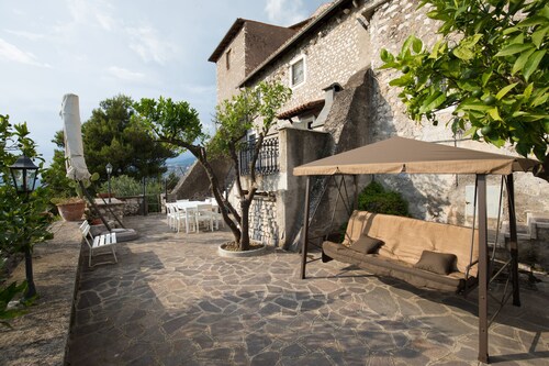 Medieval villa with a pool and a viewpoint overlooking historic walls—between Rome and Naples
