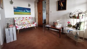Interior - Medieval villa with a pool and a viewpoint overlooking historic walls—between Rome and Naples (Sermoneta)