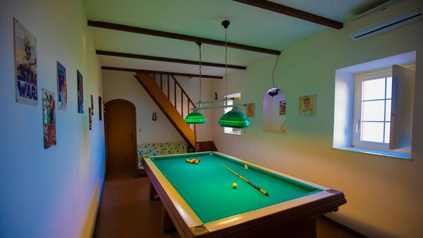 Game room - Medieval villa with a pool and a viewpoint overlooking historic walls—between Rome and Naples (Sermoneta)