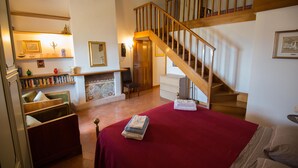 Interior - Medieval villa with a pool and a viewpoint overlooking historic walls—between Rome and Naples (Sermoneta)