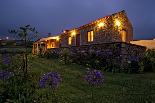 TRADICAMPO-CASA DA FONTE-RURAL HOUSE WITH LARGE GARDEN AND ASTONISHING VIEWS. 