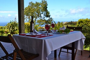 Outdoor dining - TRADICAMPO-CASA DA FONTE-RURAL HOUSE WITH LARGE GARDEN AND ASTONISHING VIEWS.  (Nordeste)