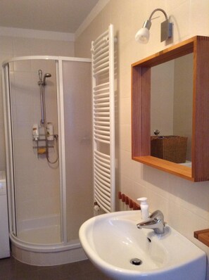 Shower, hair dryer, bidet, toilet paper - Dream Vacation in the Dolomites! (Falzes)