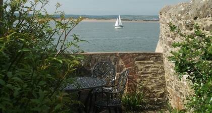 18th Century Cottage On Waterfront, Panoramic Sea Views, Courtyard Garden