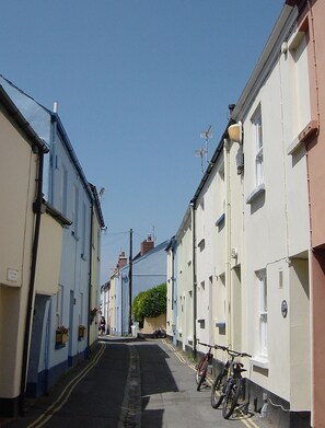 Exterior - 18th Century Cottage On Waterfront, Panoramic Sea Views, Courtyard Garden (Appledore, nr Bideford)