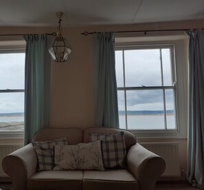 Smart TV, fireplace, DVD player, books - 18th Century Cottage On Waterfront, Panoramic Sea Views, Courtyard Garden (Appledore, nr Bideford)