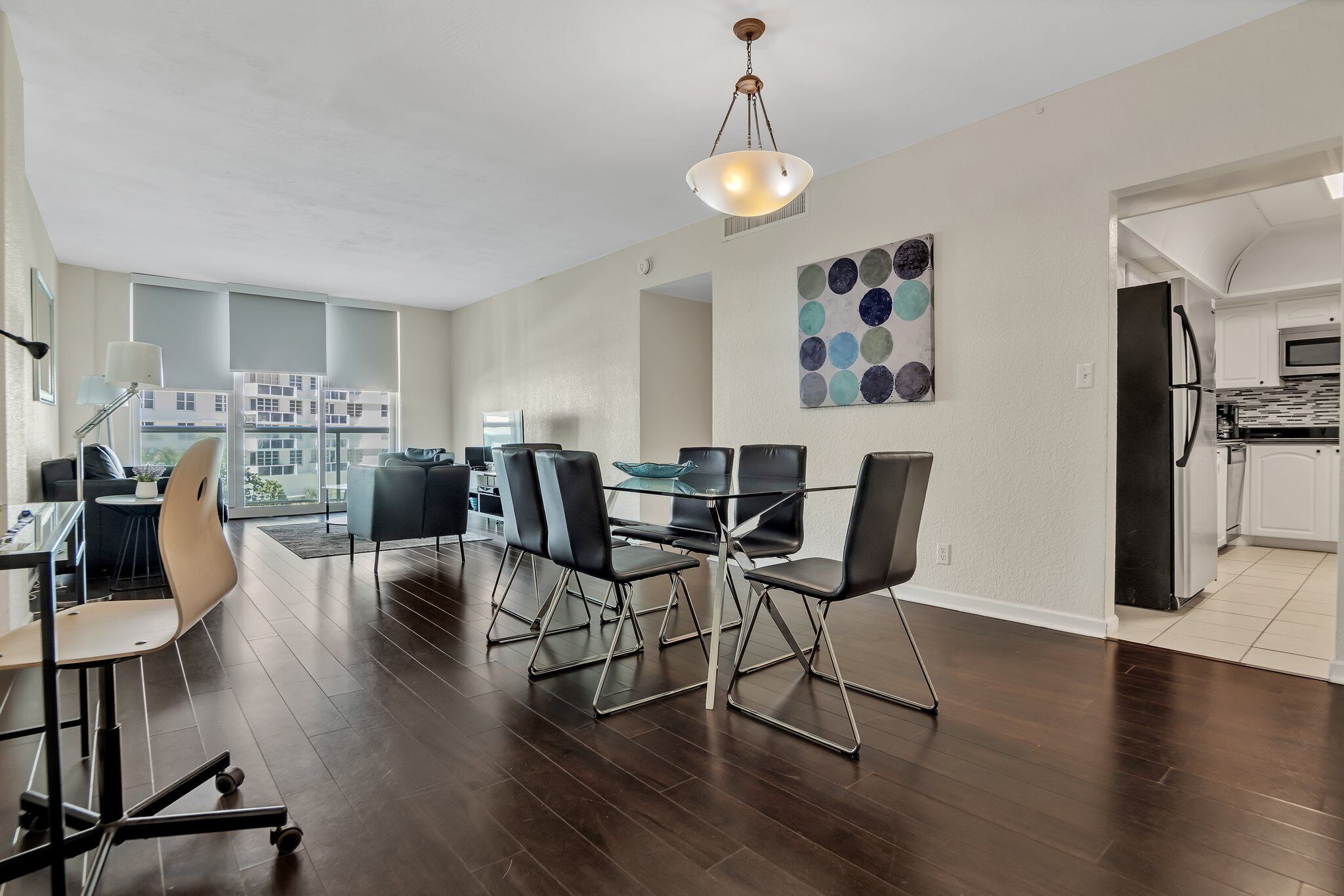 GREAT APARTMENT ON BEACH !! POOL, GYM, WIFI, PARKING. 1 BED 1 BATH