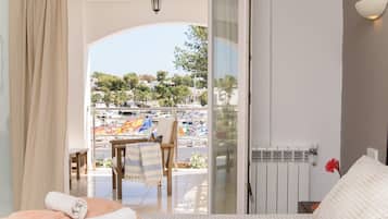 3 bedrooms, iron/ironing board, travel crib, free WiFi