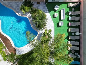 Outdoor pool, a heated pool