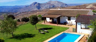 Quiet rural house in the center of Andalusia with stunning views