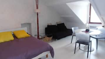 1 slaapkamer, een strijkplank/strijkijzer, wifi