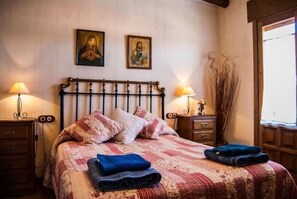 2 室のベッドルーム、アイロン / アイロン台、旅行用ベビーベッド、WiFi (無料)