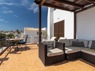 Luxury Private Family Villa. Private Pool and South facing with Sea Views