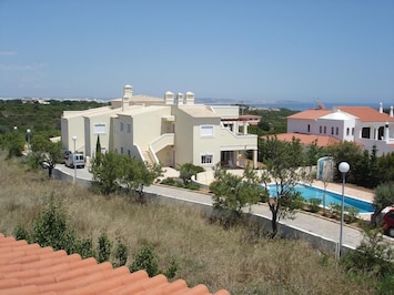 The Condo with the pool in the beautiful Algarvian scenery along the Atlantic.