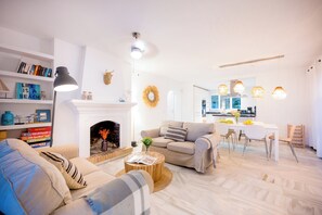 Smart-TV, peis, DVD-spiller og bordtennis