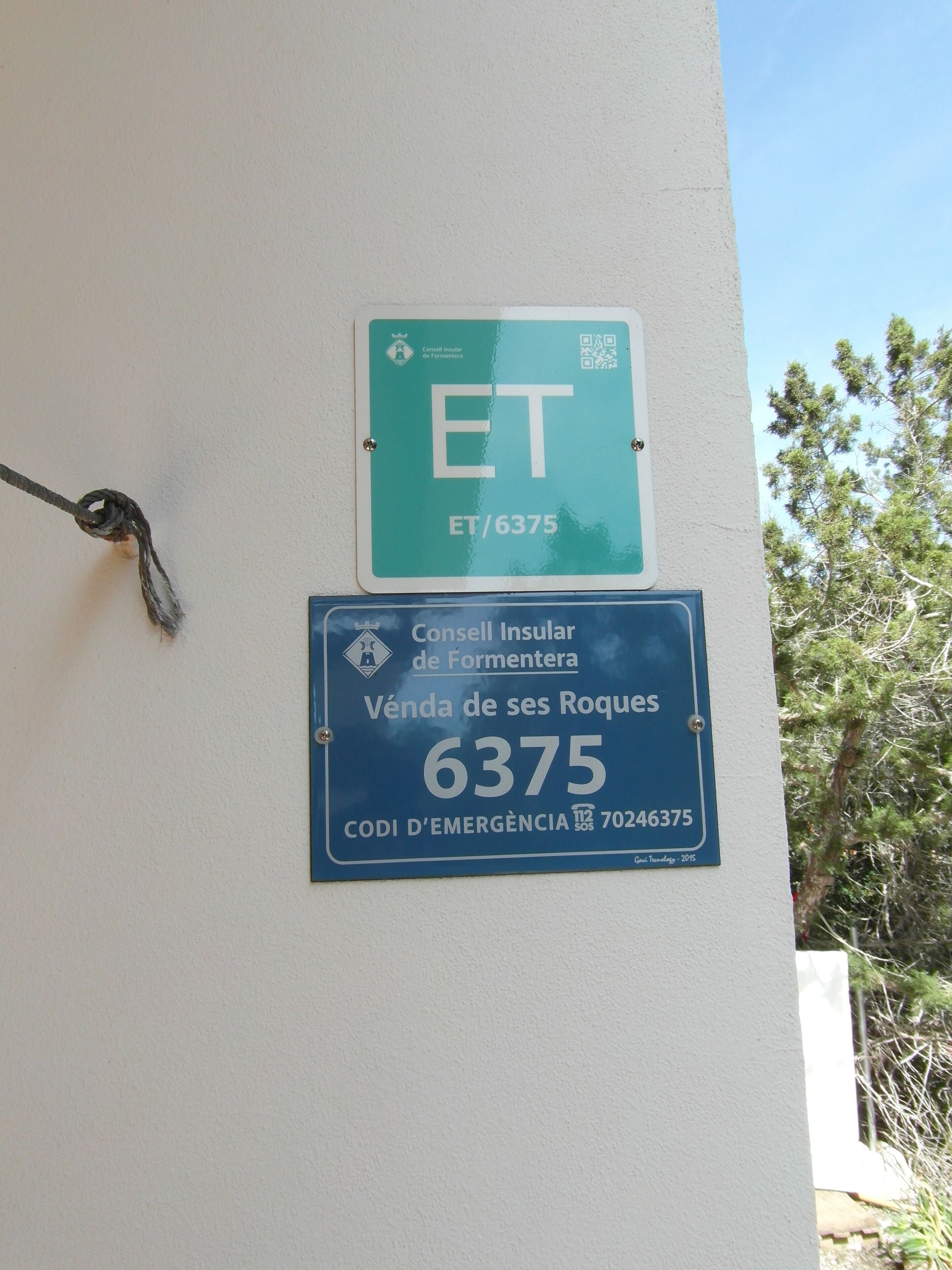 Housing in the center of the island.