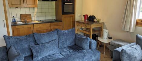 テレビ、DVD プレーヤー