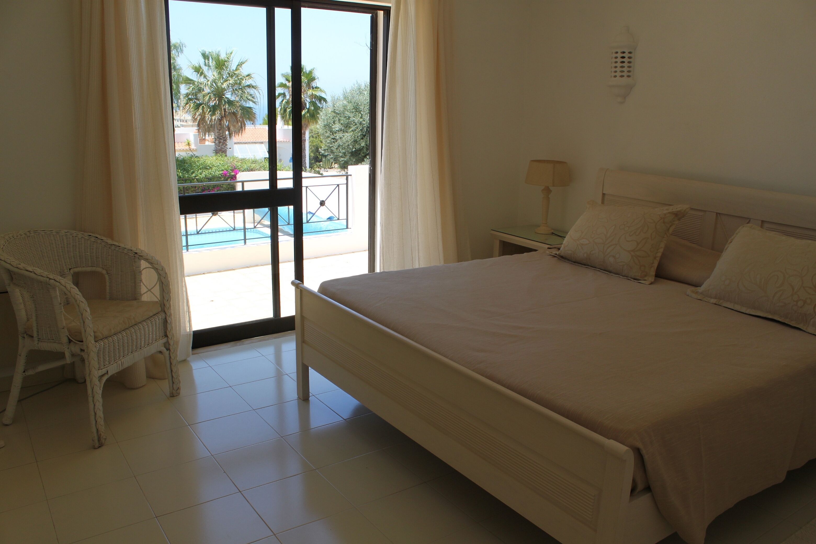 3 bedrooms, in-room safe, iron/ironing board, travel cot