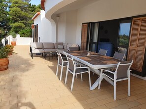 Outdoor dining - Spacious luxury villa with A/C near beach with private pool (Carvoeiro)