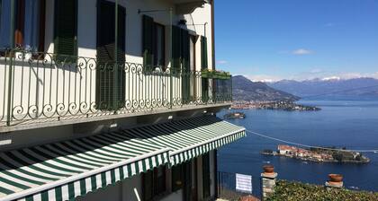 A window 2 overlooking Lake Maggiore!