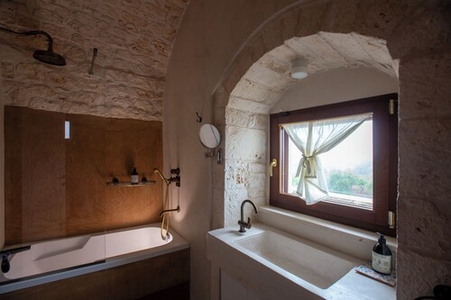 Ferme du 16ème siècle magnifiquement restaurée avec grande piscine privée 