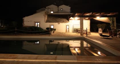 Casa de campo del siglo XVI bellamente restaurada con una gran piscina privada