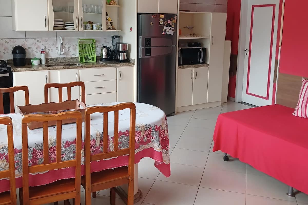 Pousada Souza (Ap. 04) - Campeche | Cozinha privada | Geladeira, micro-ondas, liquidificador