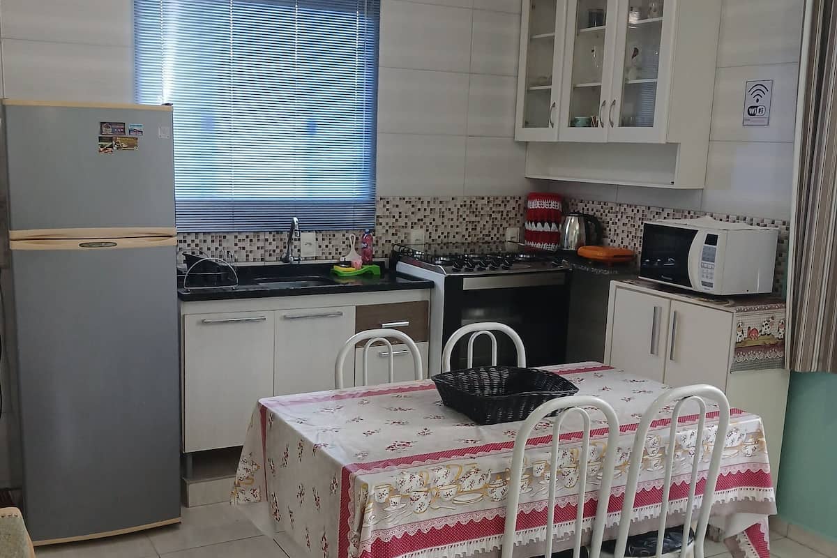 Pousada Souza (Ap. 01) - Campeche | Cozinha privada | Geladeira, micro-ondas, liquidificador