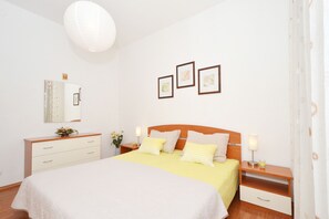 6 slaapkamers, een strijkplank/strijkijzer, gratis wifi, beddengoed